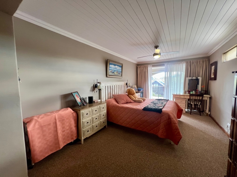 4 Bedroom Property for Sale in Herolds Bay Western Cape